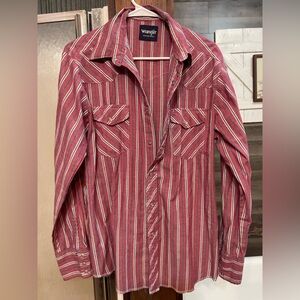 Wrangler Men's Red and White Striped Casual Button-Down Shirt